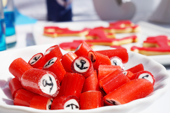 Rote Anker-Rocks-Bonbons 