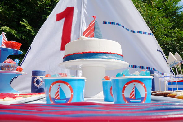 Kleiner Kapitän Kindergeburtstag mit Segelboot-Buffet