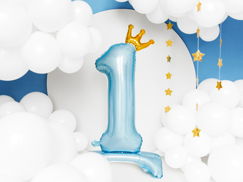 Auch ohne Party zum 1. Geburtstag verschönert der ein oder andere Luftballon den Tag