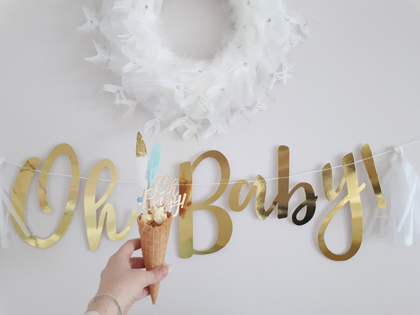So Boho: Waffelhörnchen für die Babyparty, dekoriert mit goldenen Partypicks © lxoxndxoxn