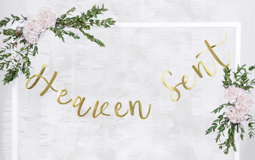 Dekorier deine Taufe mit goldener Heaven-Sent-Girlande