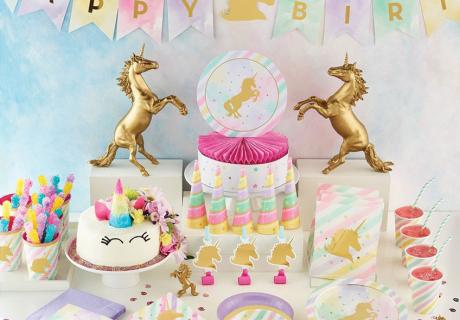 In den zarten Pastellfarben ist die zauberhafte Einhorn-Deko wie gemacht für den ersten Geburtstag kleiner Mädchen
