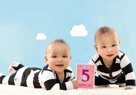 Halte jeden Baby-Monat mit den liebevoll designten Fotokarten fest