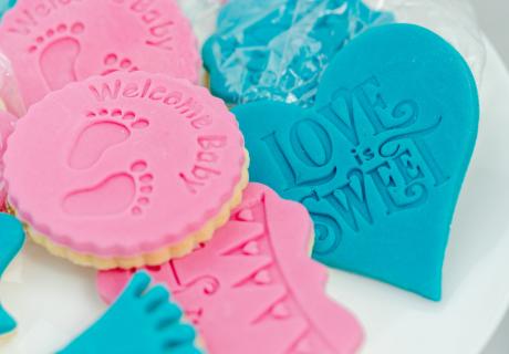 Mit Fondant kannst du zur Babyparty Plätzchen zu richtigen Kunstwerken machen (c) Nicole Mattinger