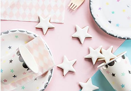 Stich kleine Plätzchen-Sterne für deinen Sweet Table zur Baby Shower aus
